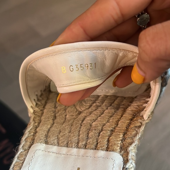 Chanel Slides - Picture 3 of 4